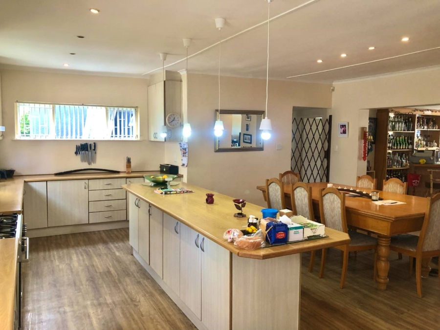 4 Bedroom Property for Sale in Westcliff Western Cape